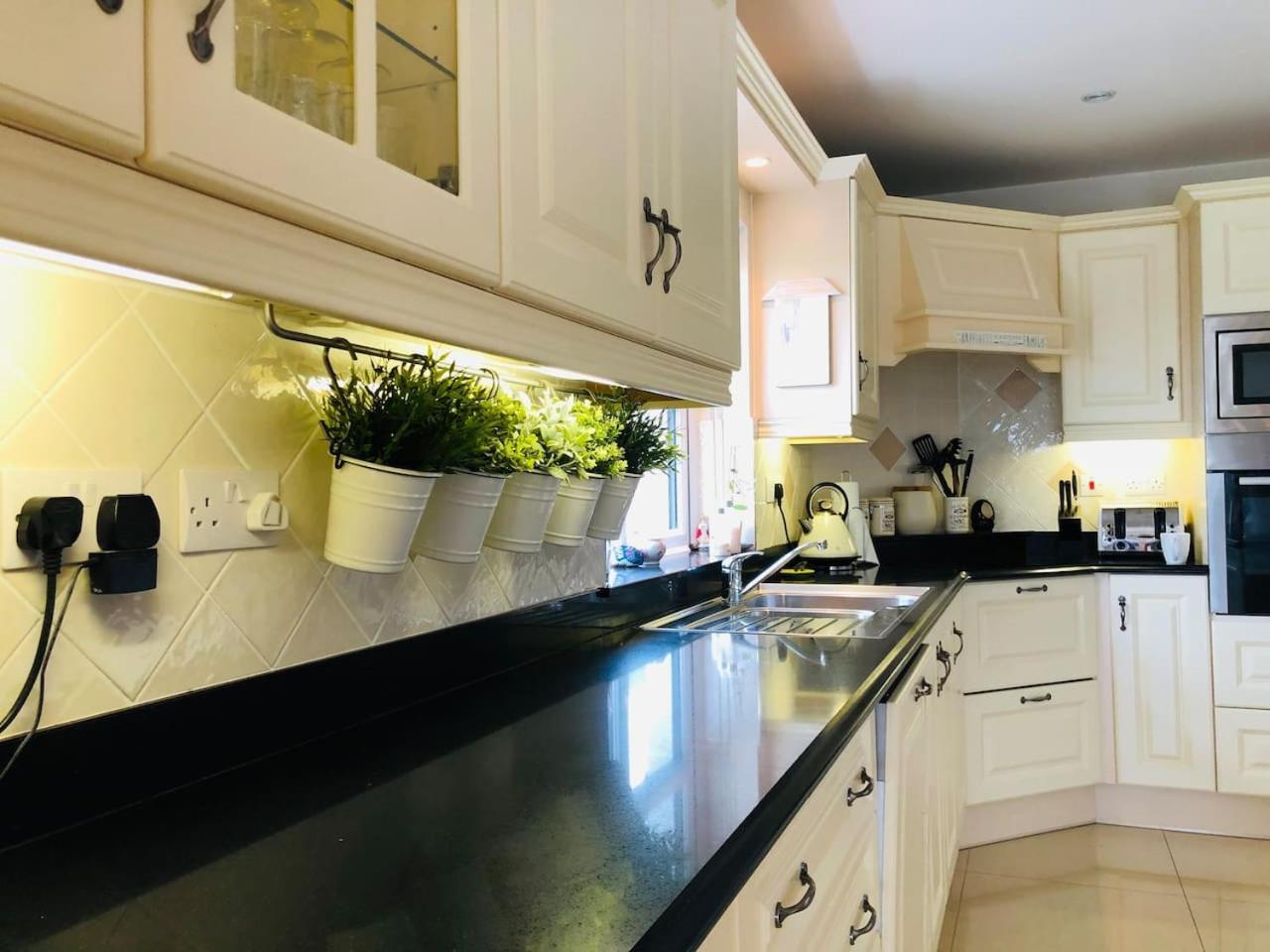 Connemara. 3 Bedroom, 8 Bed, Holiday Home Galway Eksteriør billede