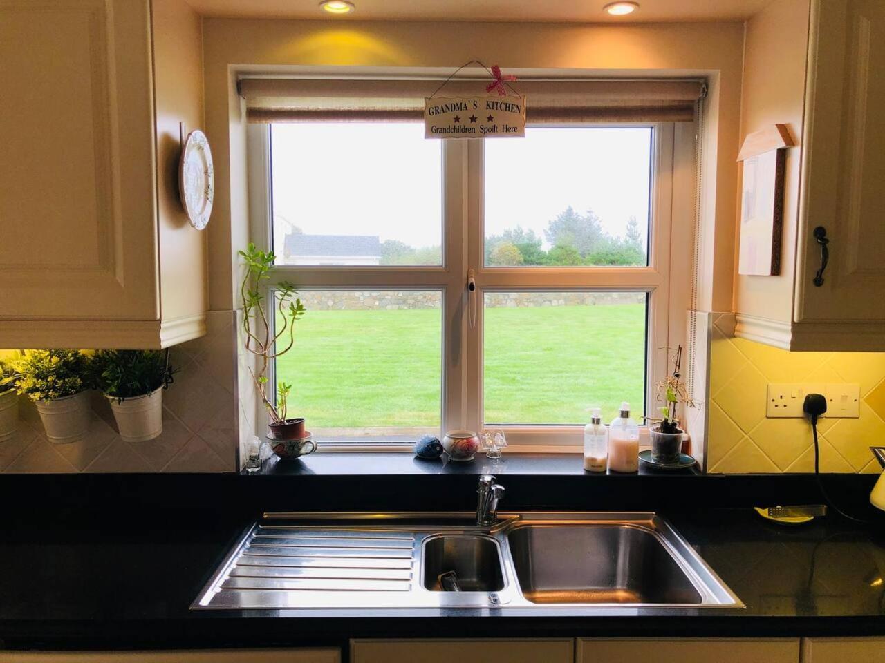 Connemara. 3 Bedroom, 8 Bed, Holiday Home Galway Eksteriør billede